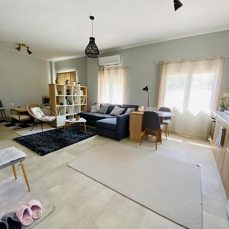 Mesolóngion Xrysa'S Central City Apartment מראה חיצוני תמונה